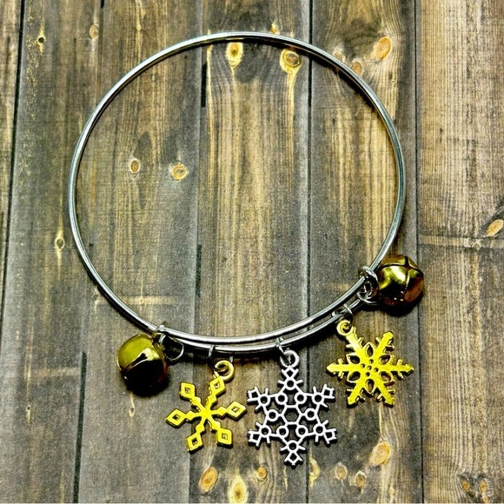 Handmade Christmas Jingle Bell Charm Bracelet!